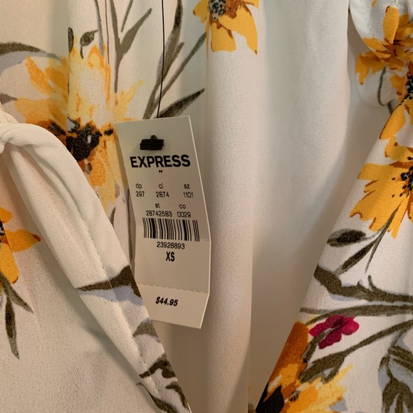 NWT Express chiffon tank - Picture 3 of 4